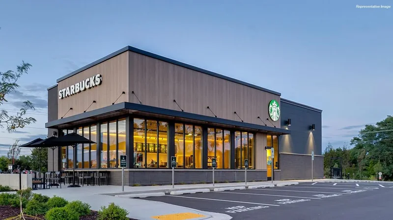 Empty room before virtual staging