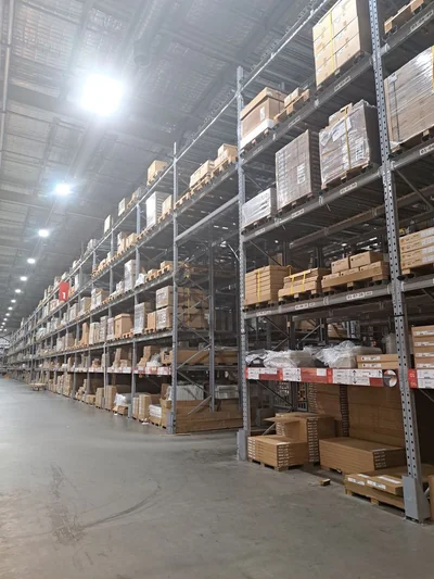 Empty room before virtual staging