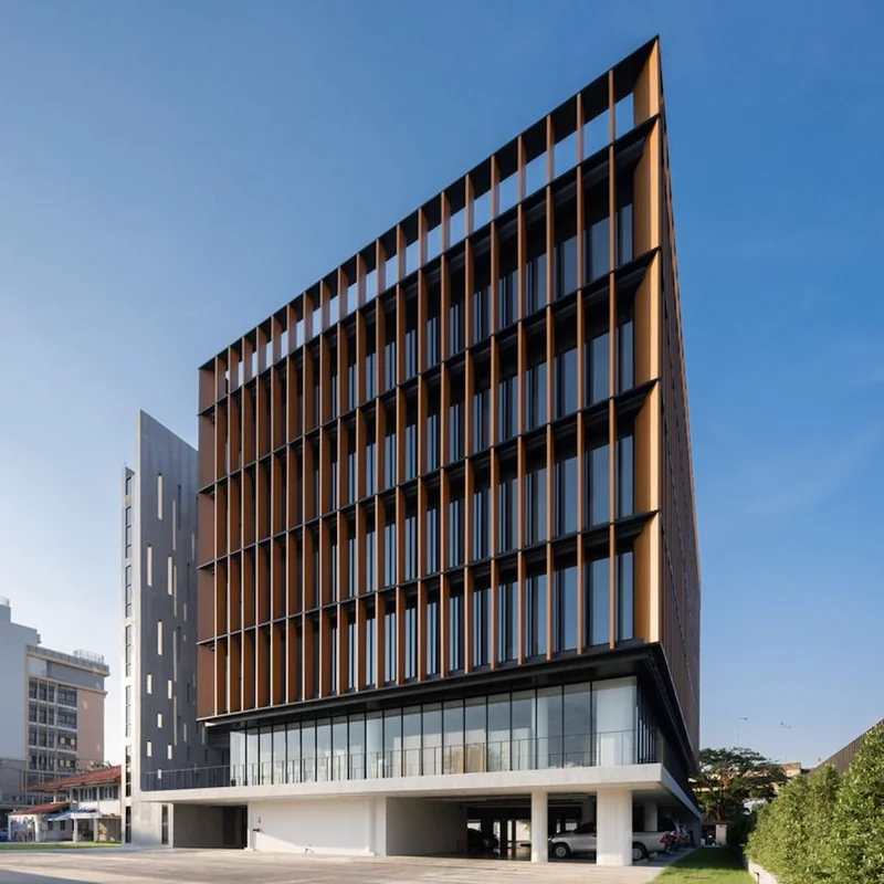 Empty room before virtual staging