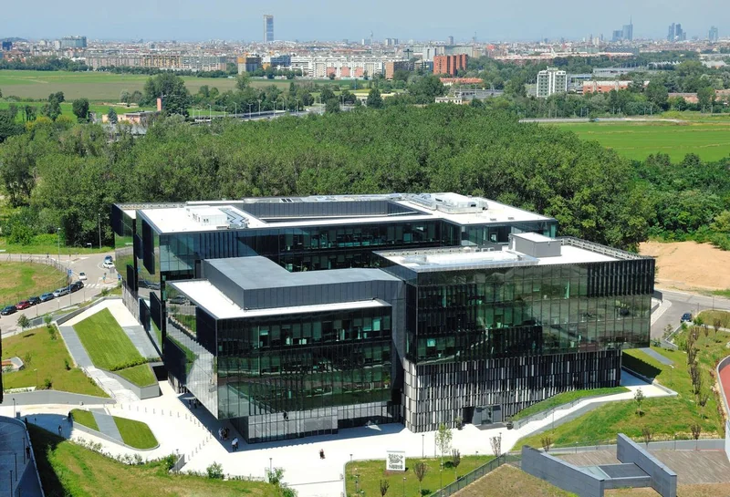 Empty room before virtual staging