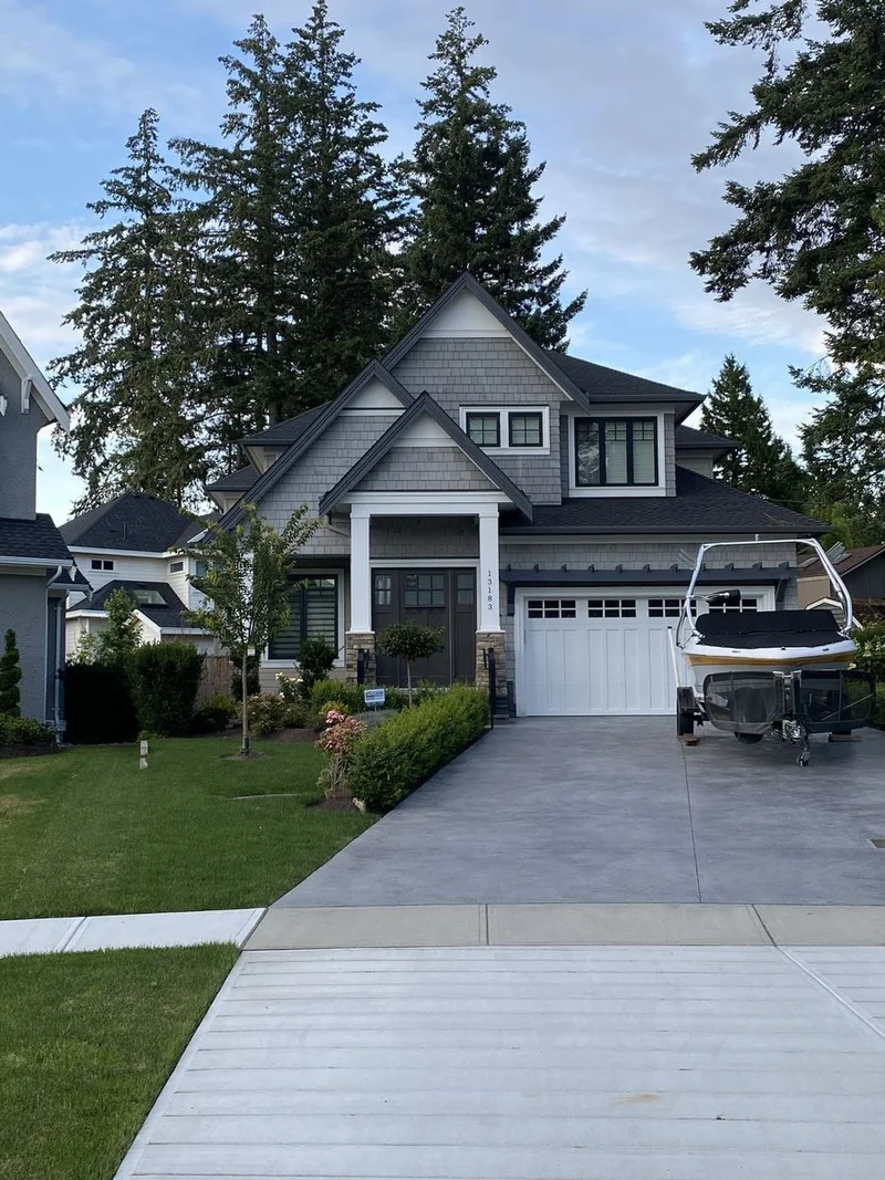Empty room before virtual staging