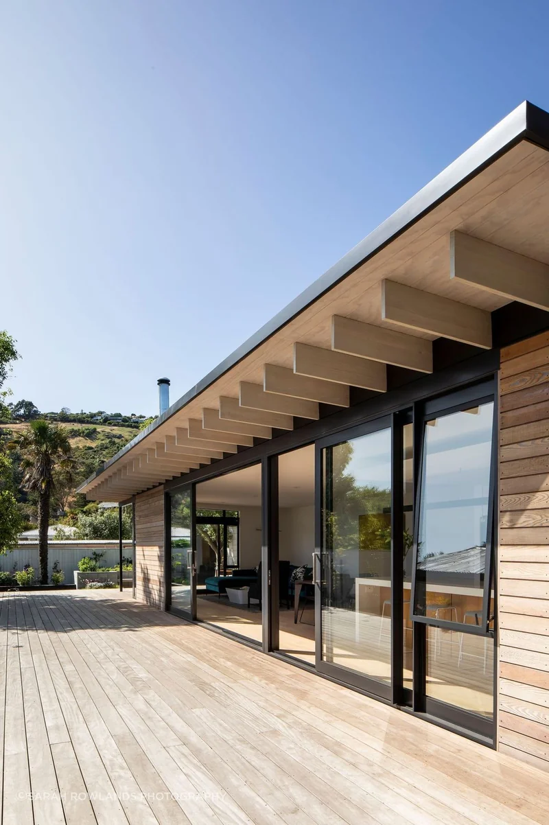 Empty room before virtual staging