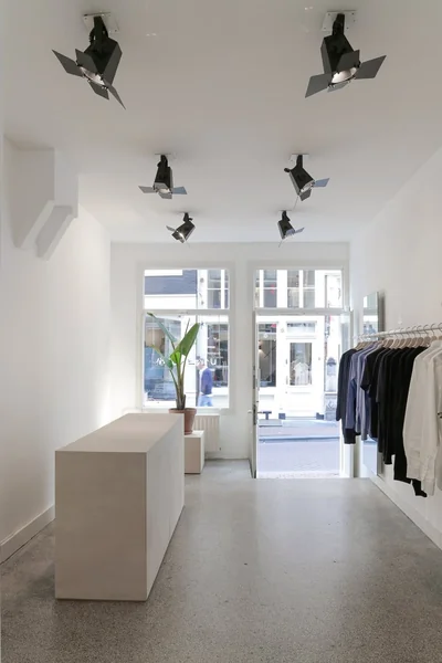 Empty room before virtual staging