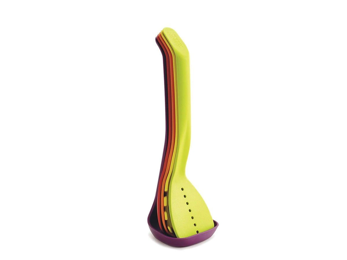 Empty room before virtual staging