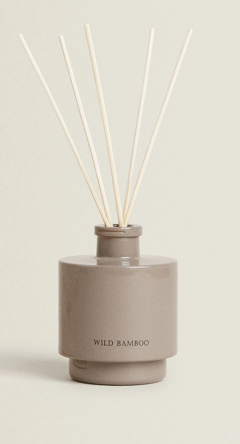 Empty room before virtual staging