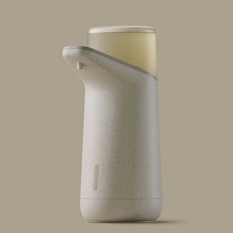 Empty room before virtual staging